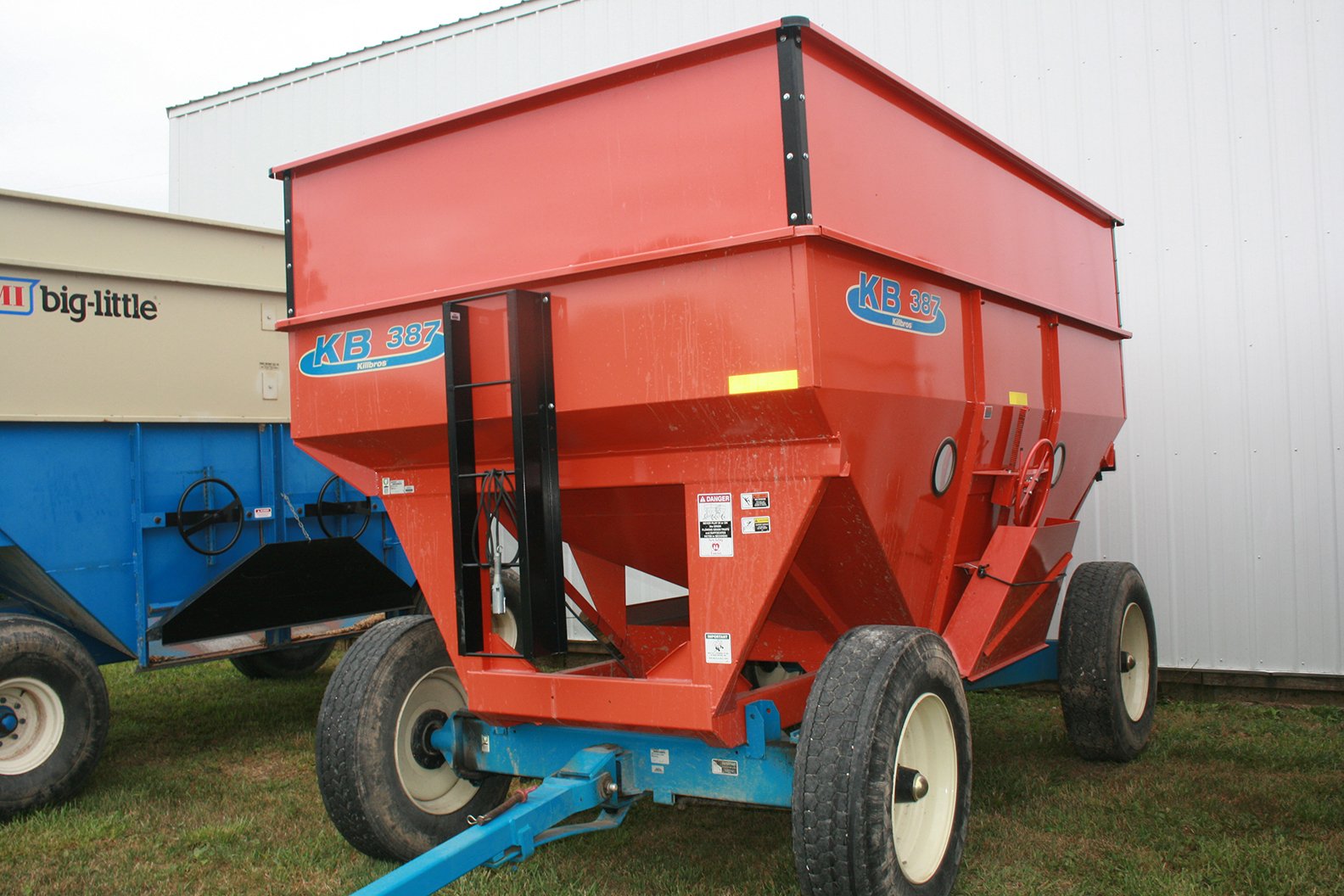 Property photo 27 - FARM EQUIPMENT AUCTION IN BLUFFTON, INDIANA
