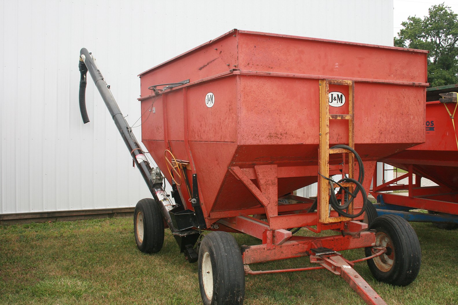Property photo 30 - FARM EQUIPMENT AUCTION IN BLUFFTON, INDIANA