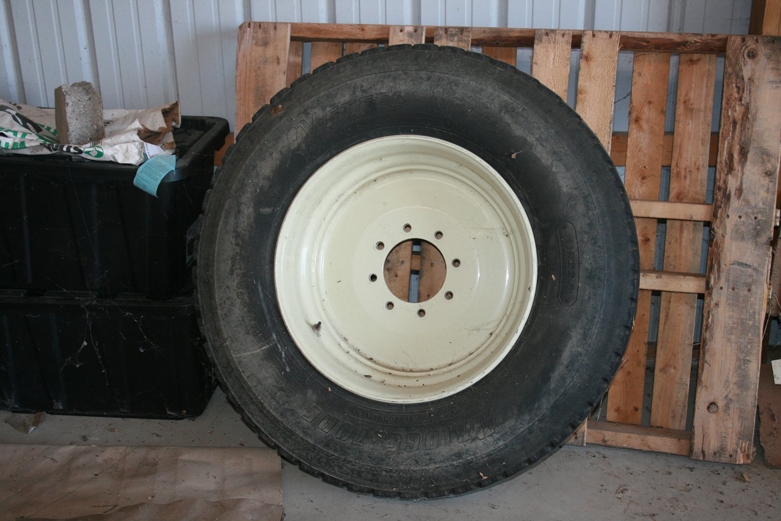 Property photo 33 - FARM EQUIPMENT AUCTION IN BLUFFTON, INDIANA