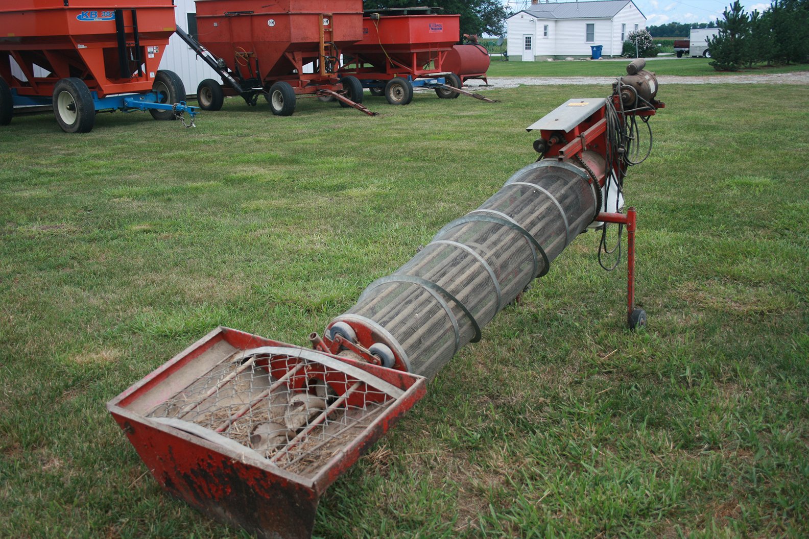 Property photo 49 - FARM EQUIPMENT AUCTION IN BLUFFTON, INDIANA