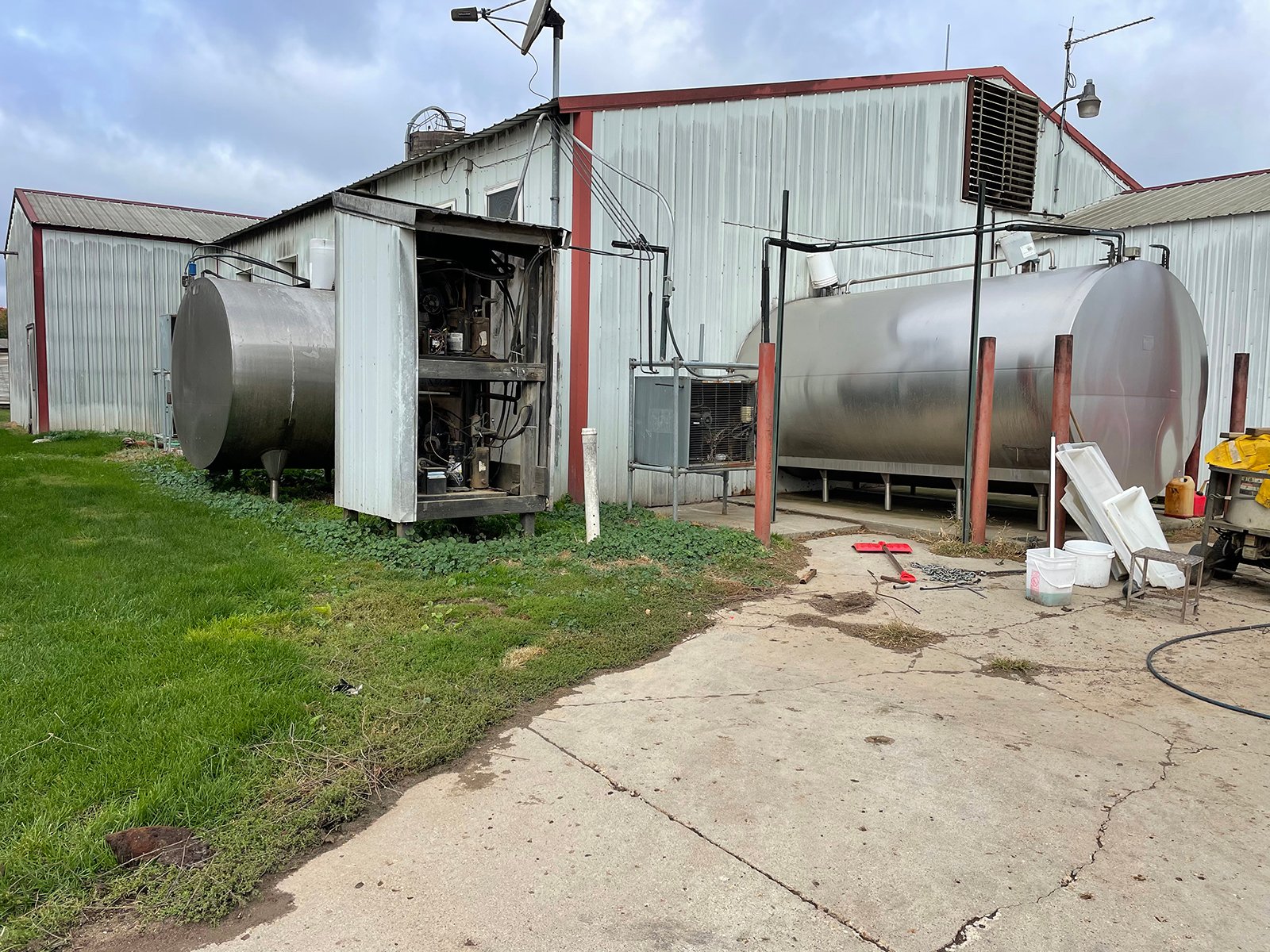 Property photo 43 - FARM & DAIRY EQUIPMENT AUCTION IN BRANCH COUNTY, MICHIGAN
