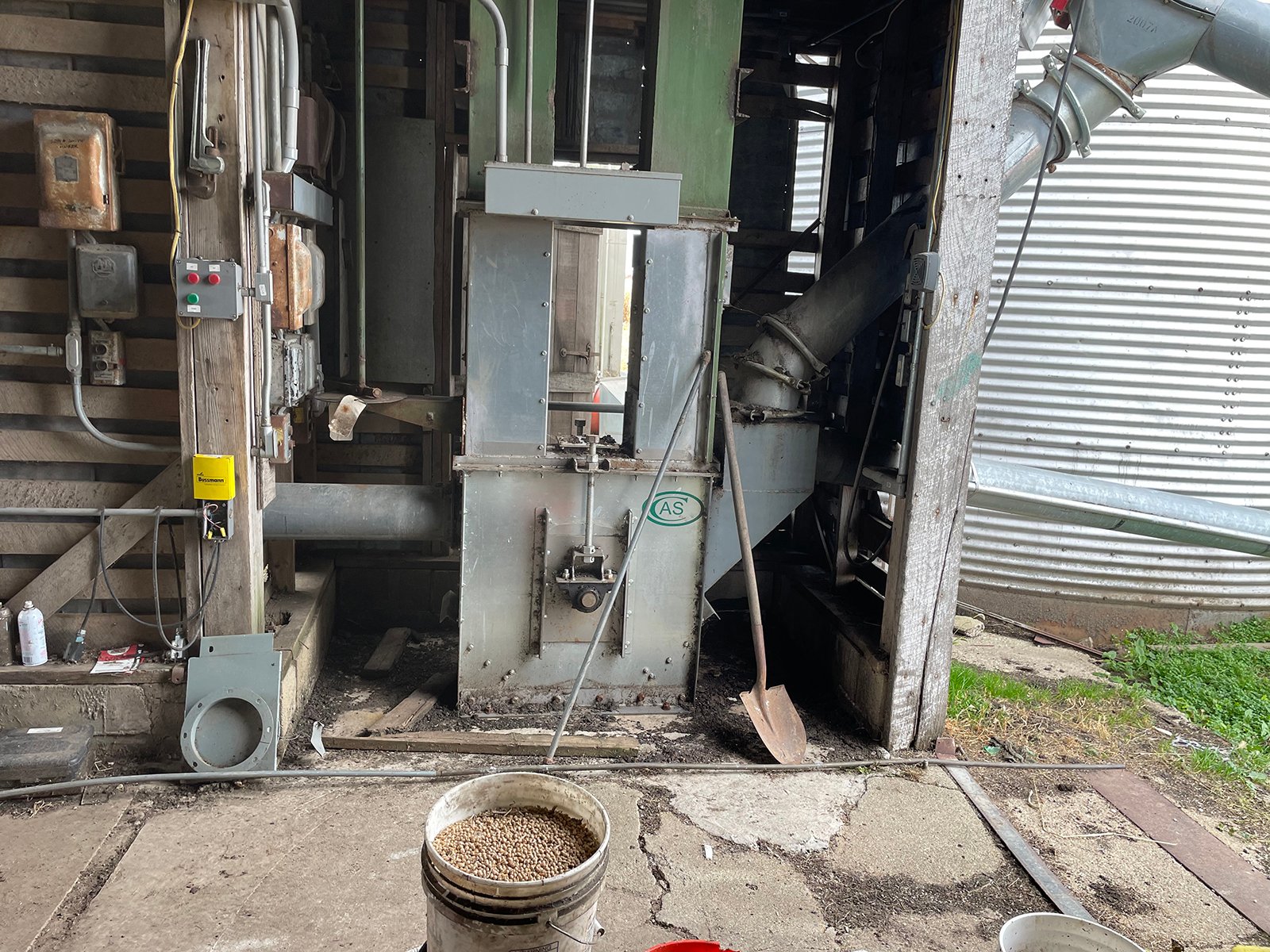 Property photo 99 - FARM & DAIRY EQUIPMENT AUCTION IN BRANCH COUNTY, MICHIGAN