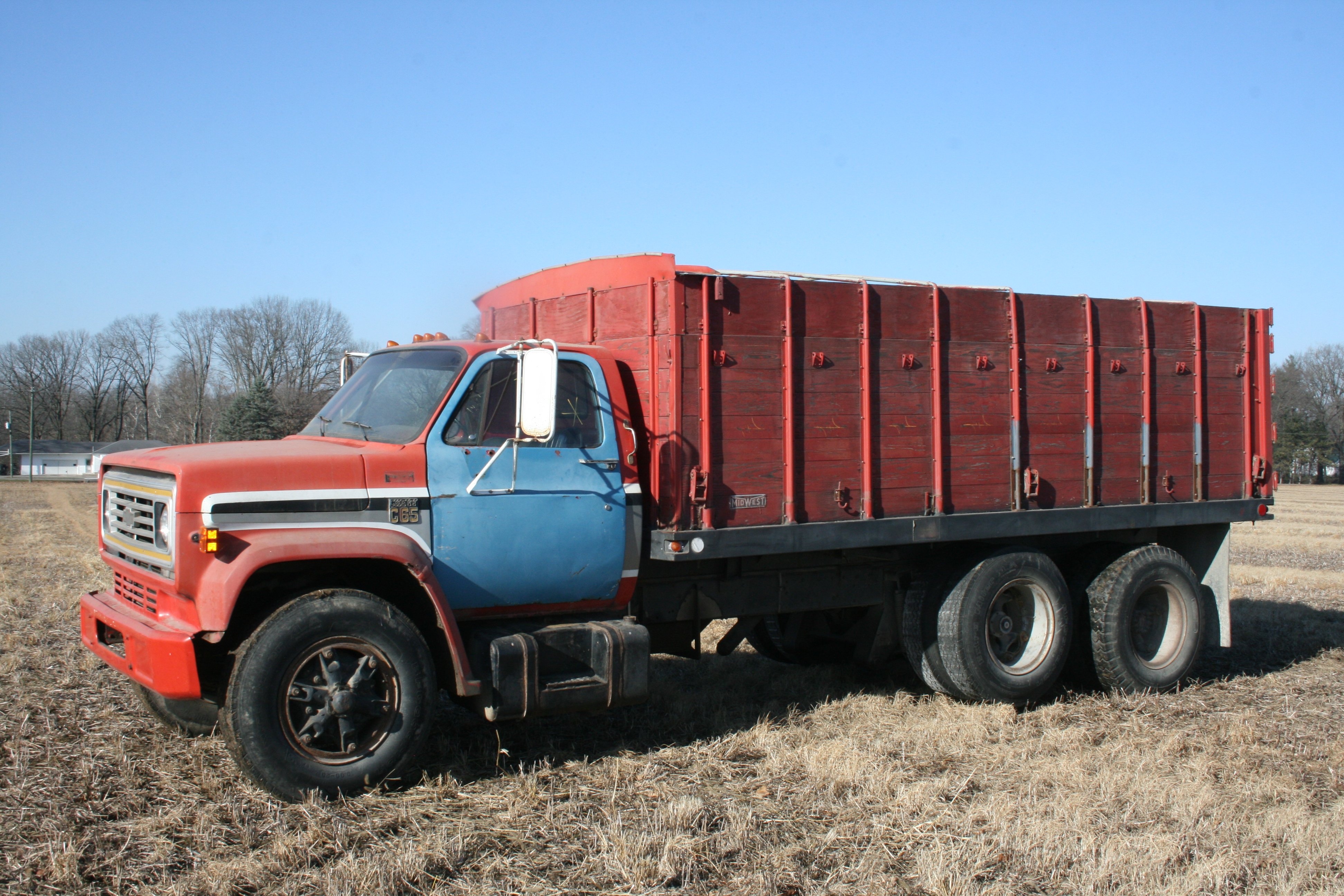 Property photo 31 - FARM EQUIPMENT AUCTION IN WHITLEY COUNTY, INDIANA