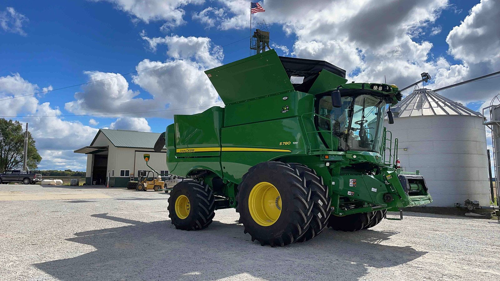 Property photo 1 - FARM EQUIPMENT AUCTION IN CUMBERLAND COUNTY, ILLINOIS