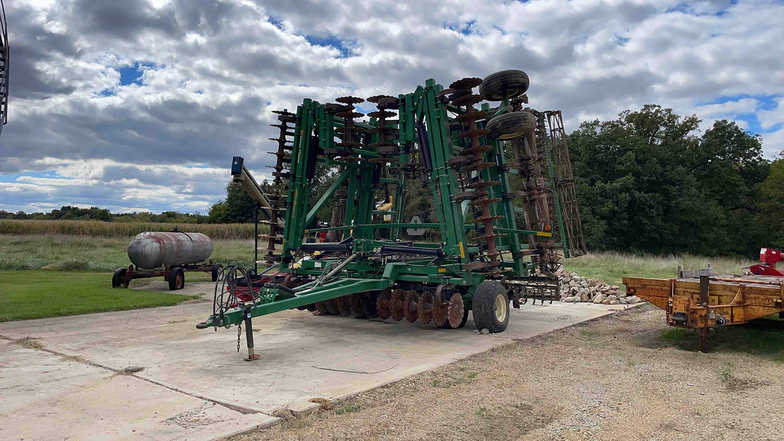 Property photo 38 - FARM EQUIPMENT AUCTION IN CUMBERLAND COUNTY, ILLINOIS