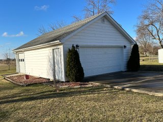 Property photo 13 - REAL ESTATE AUCTION IMMACULATE 3 BEDROOM HOME W/ LARGE GARAGE ON NEARLY 1 ACRE LOT IN ALLEN COUNTY, INDIANA