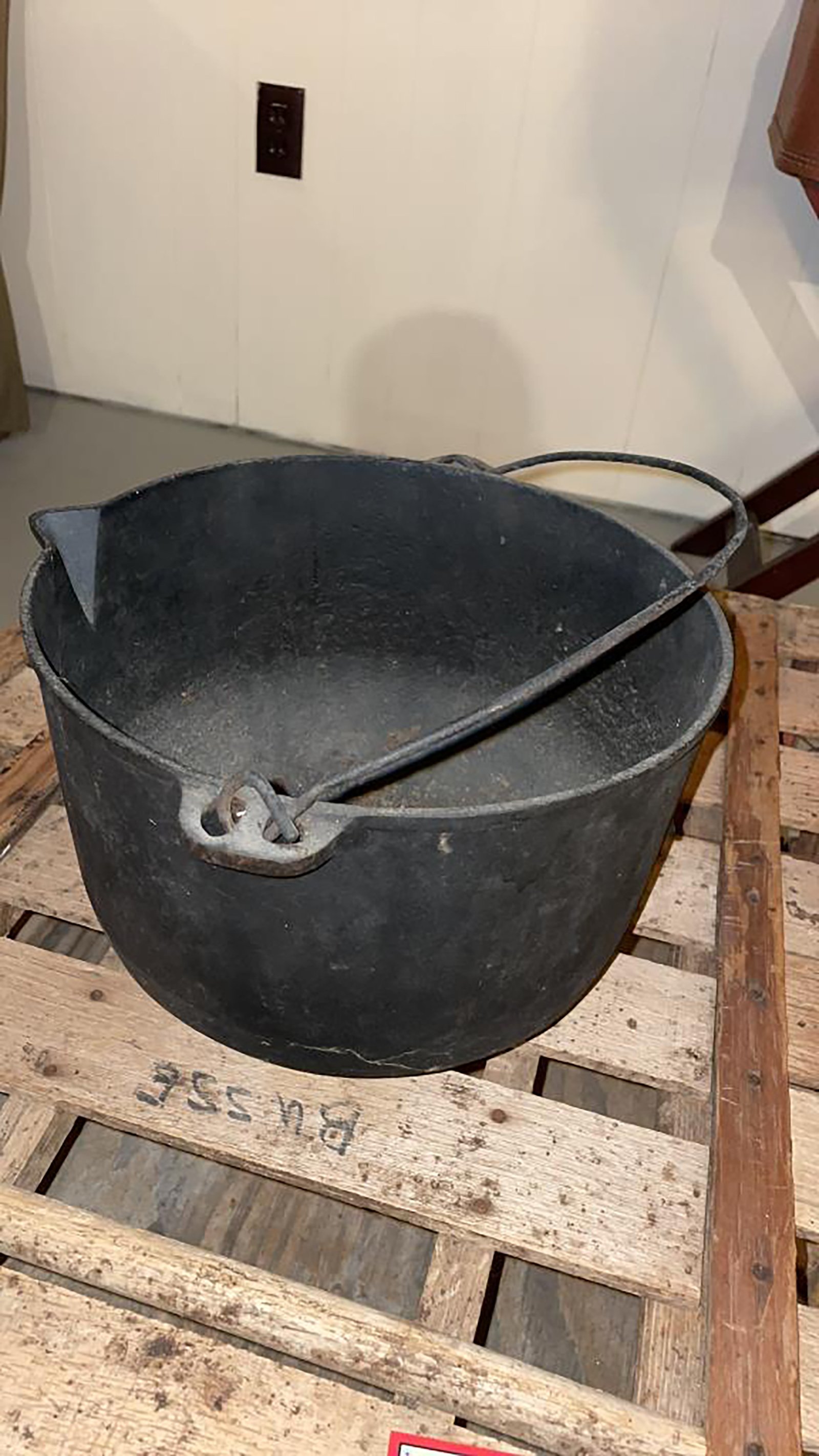 Property photo 208 - TIMED ONLINE ONLY PERSONAL PROPERTY AUCTION IN ALLEN COUNTY, INDIANA