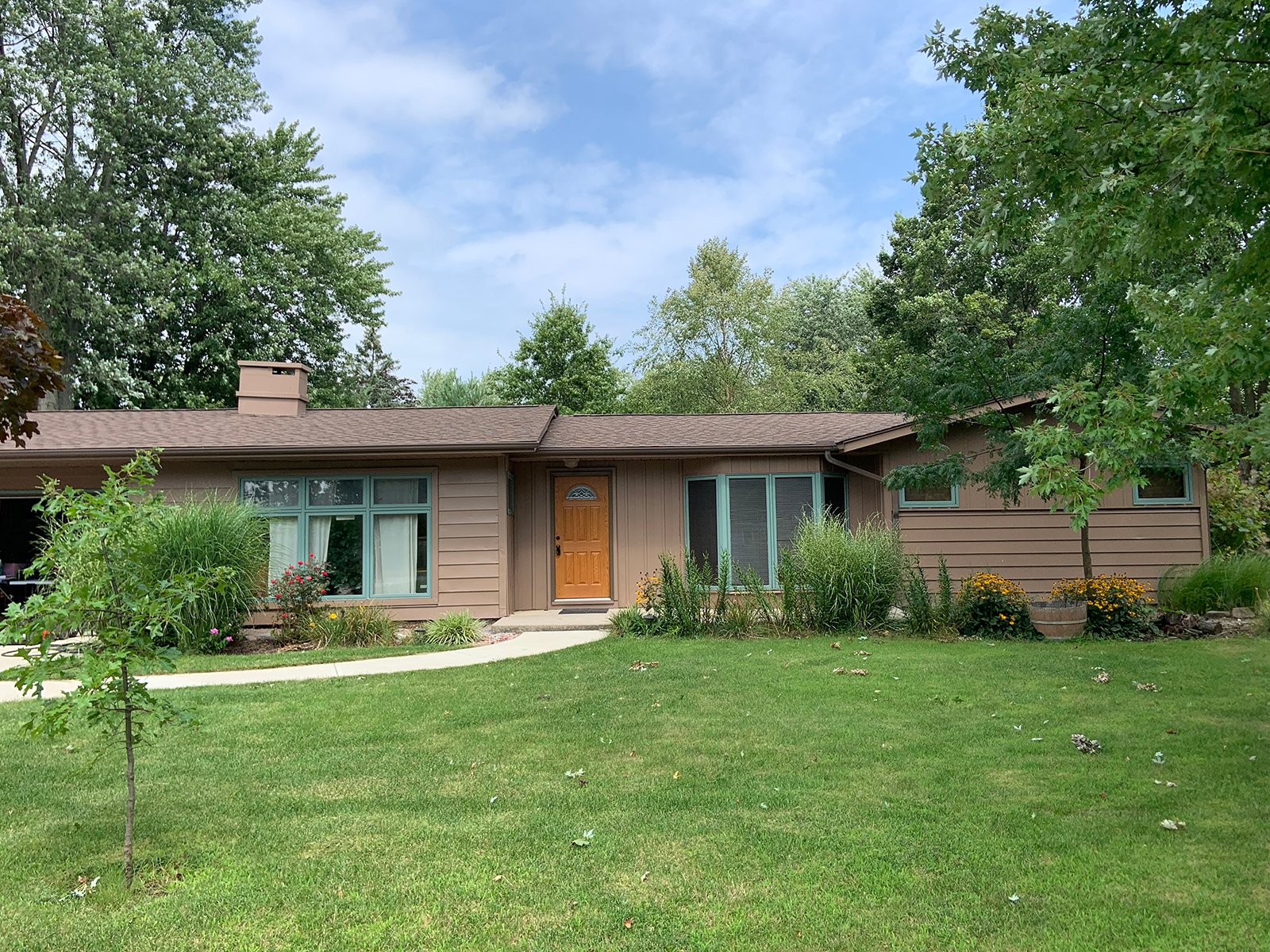 Property photo 1 - REAL ESTATE AUCTION - HOME OFFERED IN 1 TRACT IN ALLEN COUNTY, INDIANA