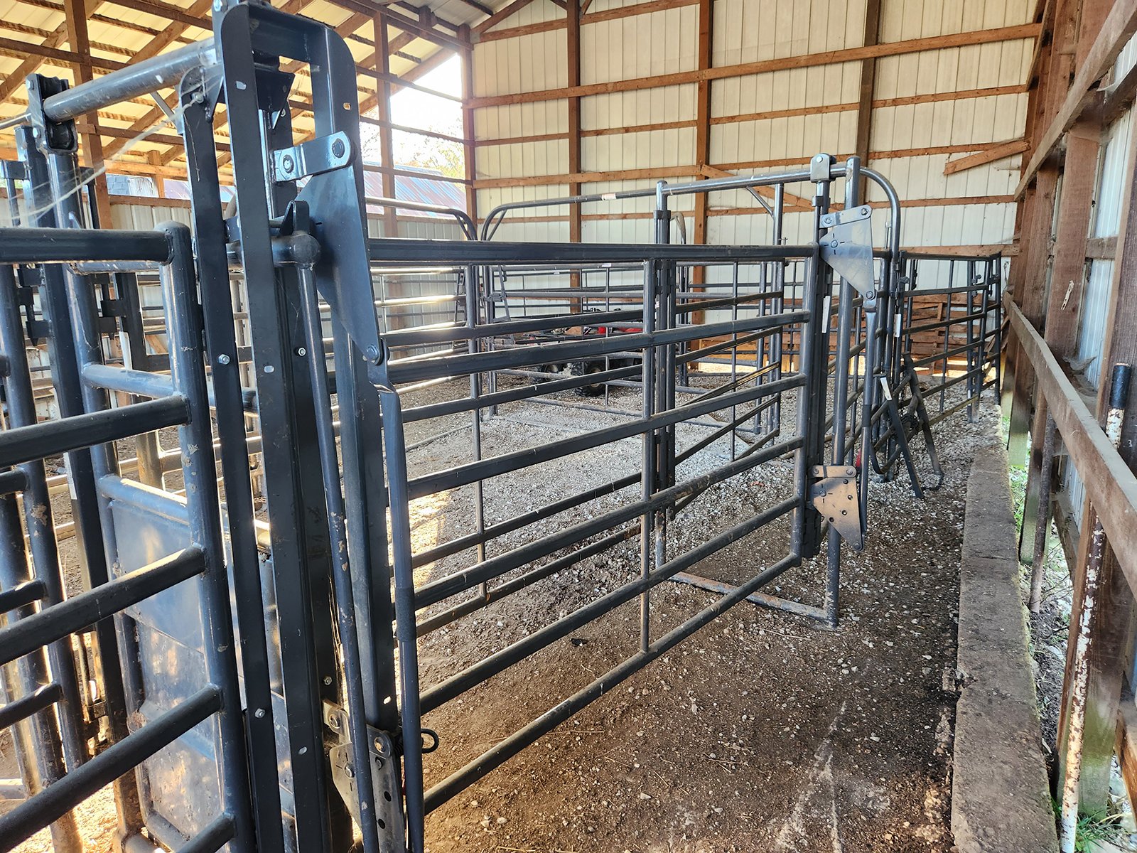 Property photo 16 - FARM EQUIPMENT AUCTION IN DOUGLAS COUNTY, MISSOURI