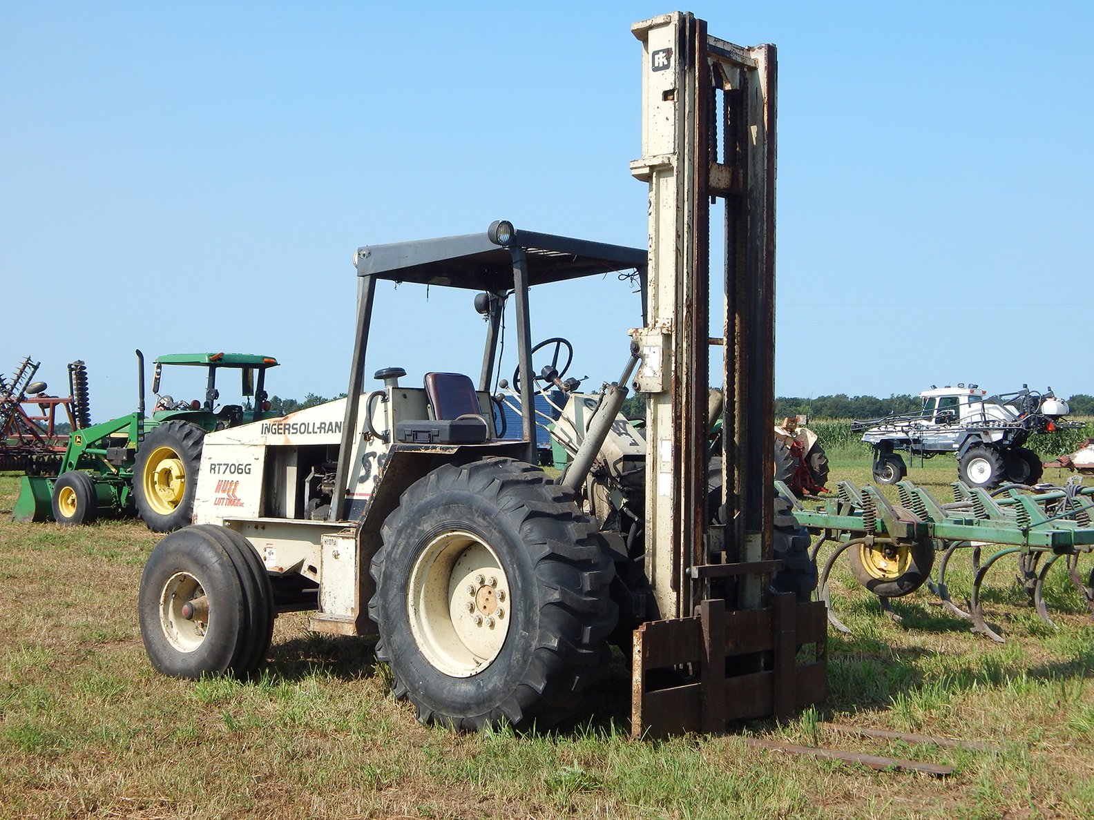 Property photo 38 - FARM EQUIPMENT AUCTION IN PULASKI COUNTY, INDIANA