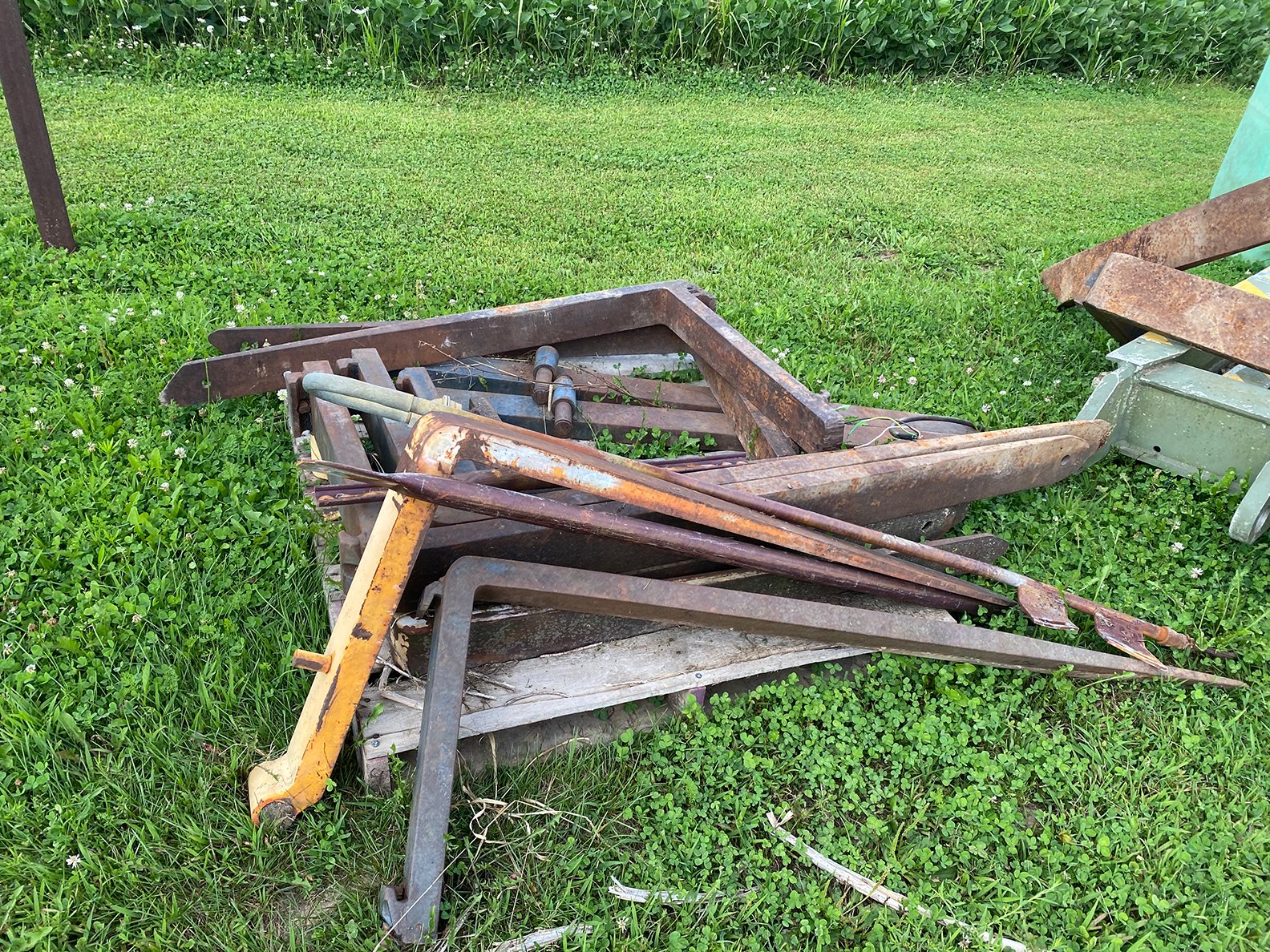 Property photo 112 - ROD BORGERT ESTATE FARM EQUIPMENT AUCTION IN ST. JOSEPH COUNTY, MICHIGAN