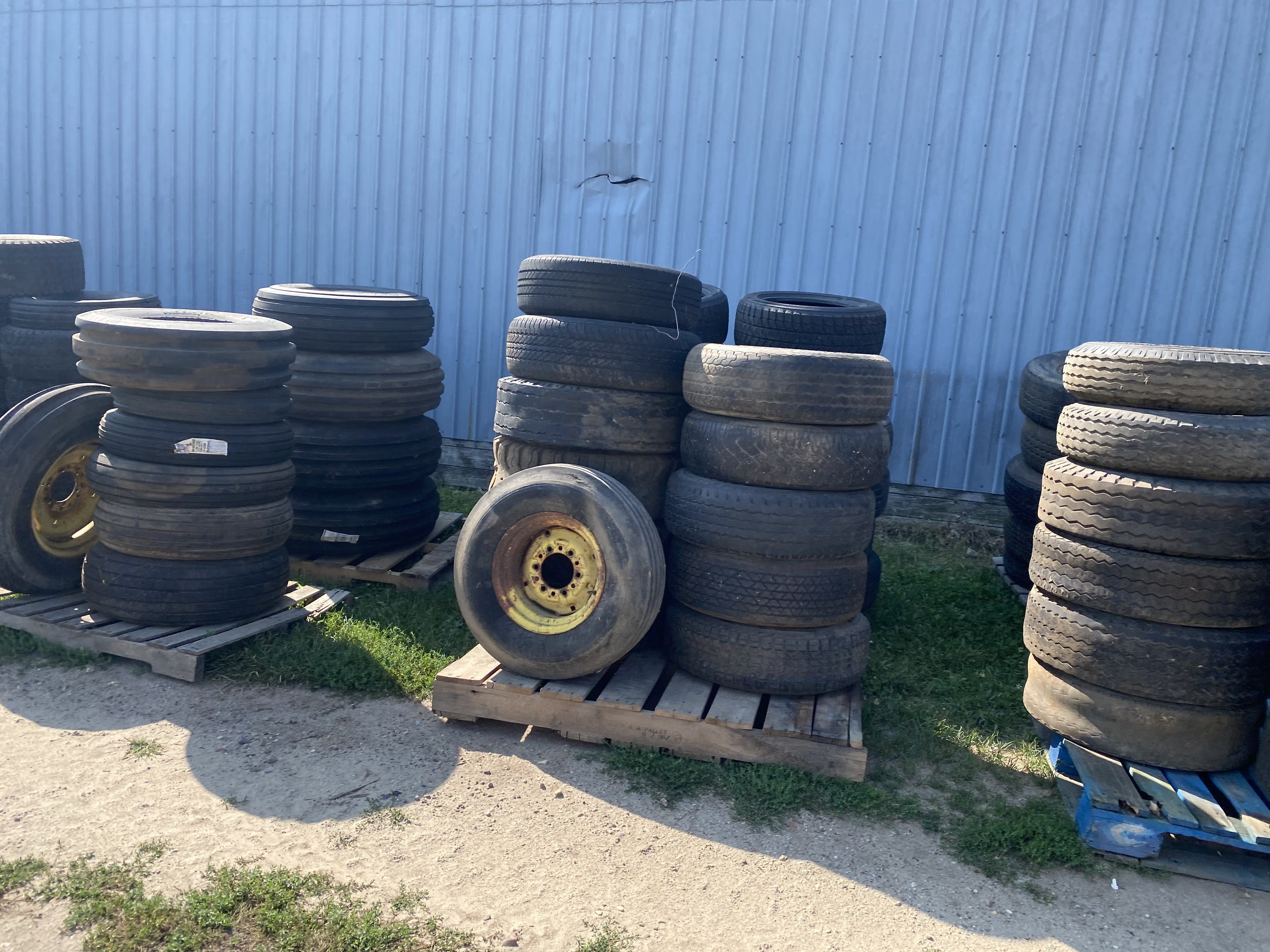 Property photo 132 - ROD BORGERT ESTATE FARM EQUIPMENT AUCTION IN ST. JOSEPH COUNTY, MICHIGAN