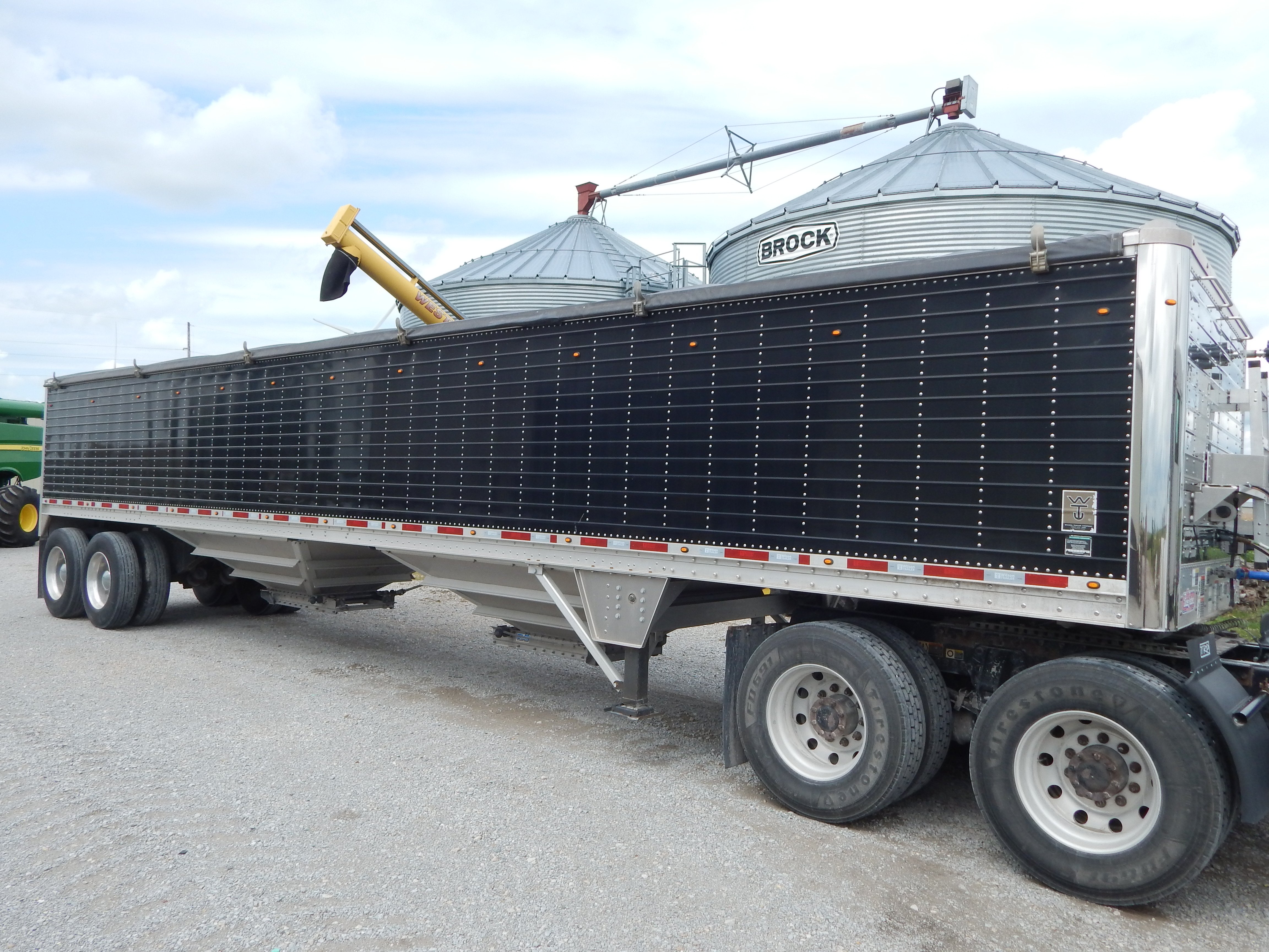 Property photo 21 - FARM EQUIPMENT AUCTION IN WHITE COUNTY INDIANA