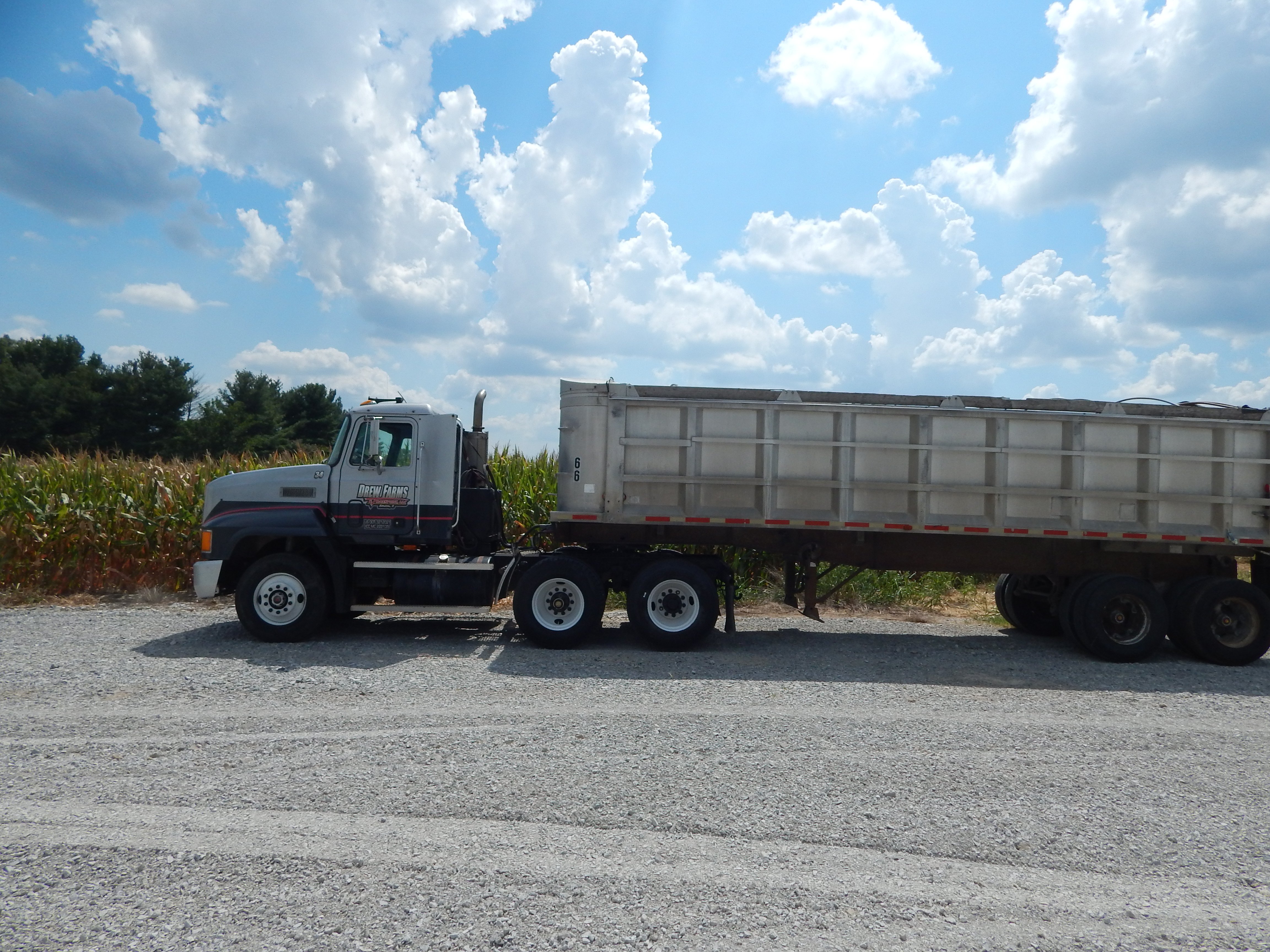 Property photo 33 - FARM EQUIPMENT AUCTION IN FRANKLIN COUNTY ILLINOIS