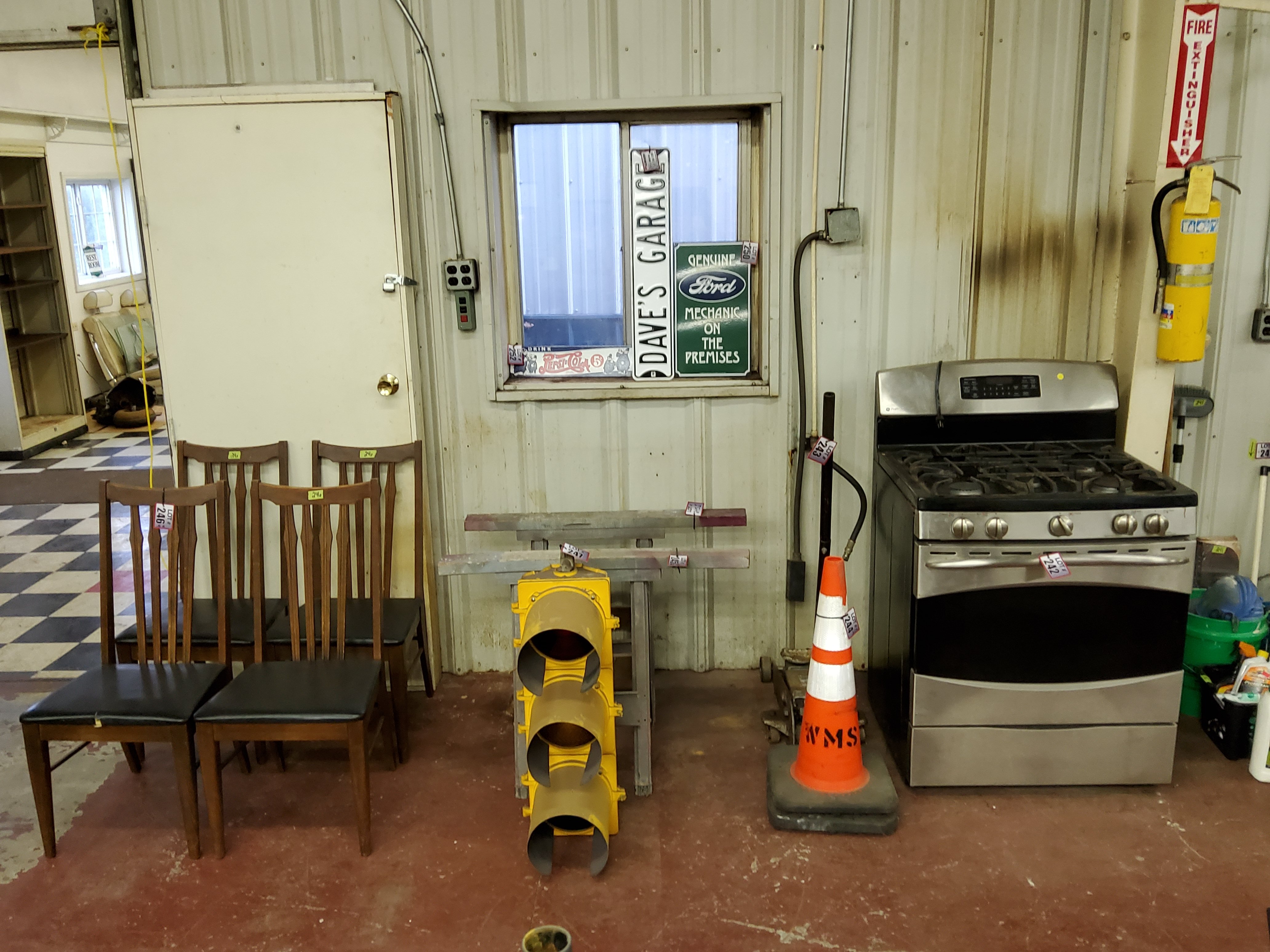Property photo 107 - TIMED ONLINE ONLY PERSONAL PROPERTY AUCTION IN WHITLEY COUNTY INDIANA