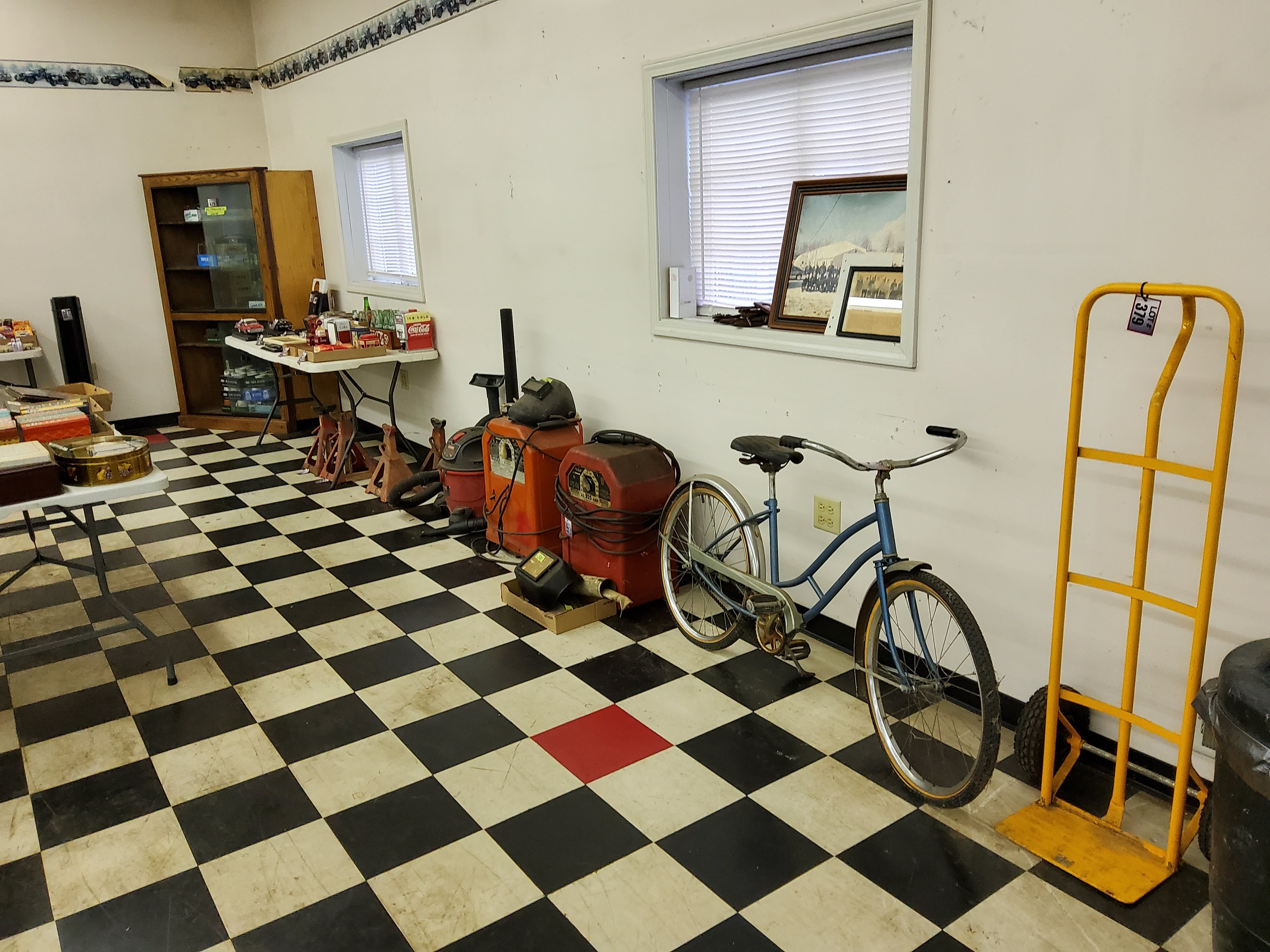 Property photo 126 - TIMED ONLINE ONLY PERSONAL PROPERTY AUCTION IN WHITLEY COUNTY INDIANA