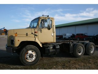 Property photo 140 - AREA FARMERS FARM EQUIPMENT AUCTION IN WHITLEY COUNTY, INDIANA