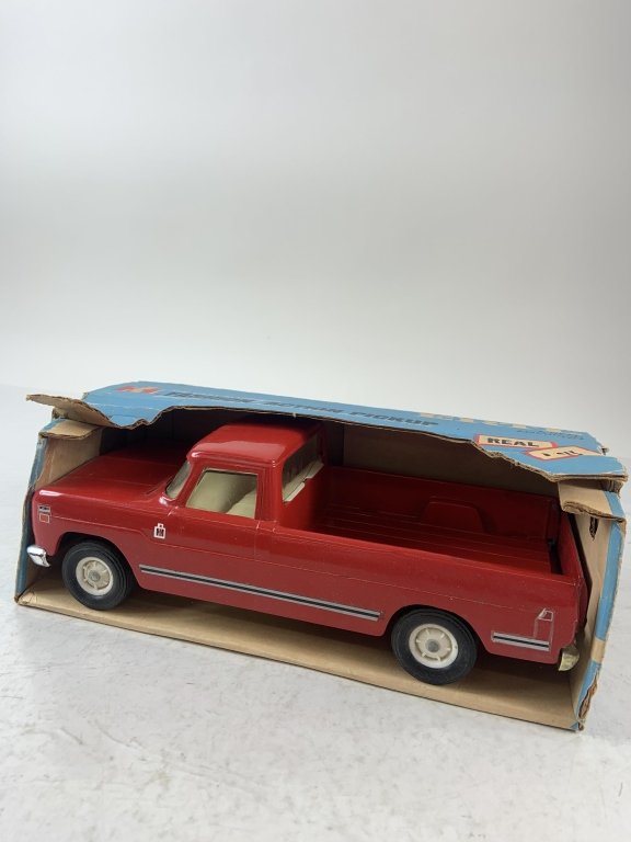 Property photo 37 - AREA COLLECTORS FURNITURE, ANTIQUES, FISHING & MORE - ALLEN COUNTY, INDIANA