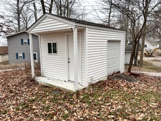 Property photo 11 - REAL ESTATE AUCTION - HOME OFFERED IN 1 TRACT IN LAGRANGE COUNTY, INDIANA