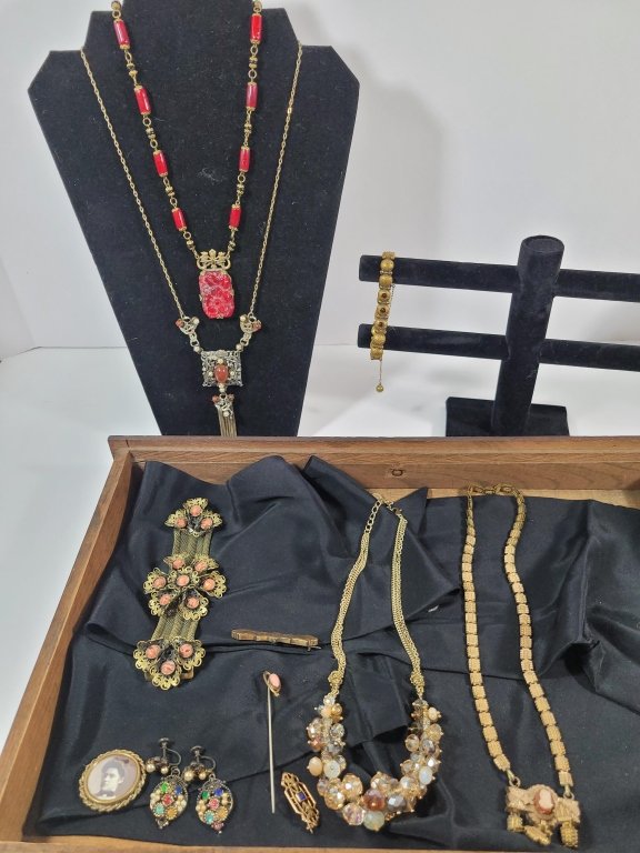 Property photo 20 - TIMED ONLINE MAJOR JEWELRY-BEADED PURSE AND HANDBAG AUCTION - ALLEN COUNTY, INDIANA