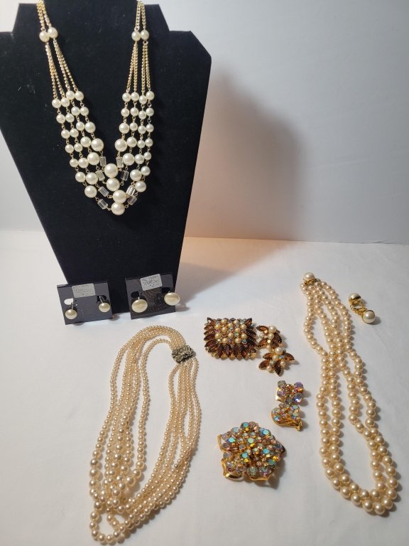 Property photo 26 - TIMED ONLINE MAJOR JEWELRY-BEADED PURSE AND HANDBAG AUCTION - ALLEN COUNTY, INDIANA