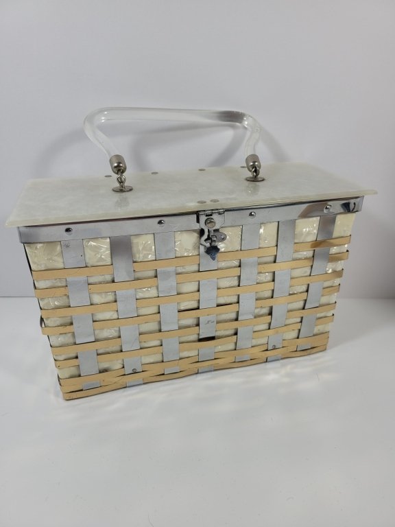 Property photo 11 - TIMED ONLINE MAJOR JEWELRY-BEADED PURSE AND HANDBAG AUCTION - ALLEN COUNTY, INDIANA