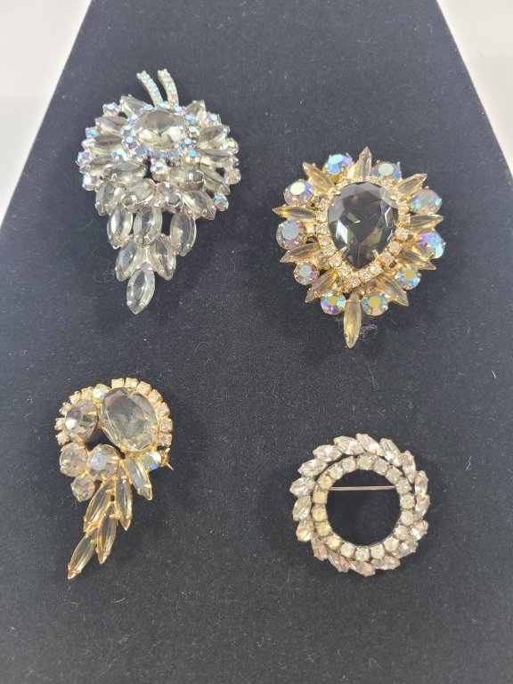Property photo 2 - TIMED ONLINE MAJOR JEWELRY-BEADED PURSE AND HANDBAG AUCTION - ALLEN COUNTY, INDIANA
