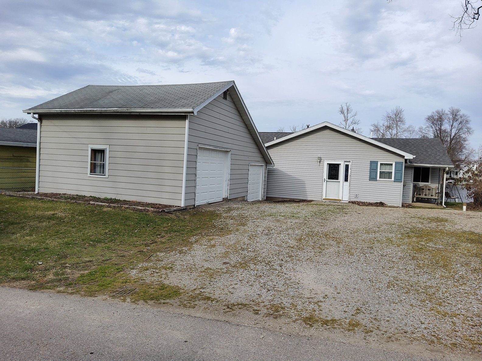 Property photo 7 - **SOLD BEFORE AUCTION** TIMED ONLINE ONLY REAL ESTATE AUCTION - LAKE FRONT HOME ON LOON LAKE IN WHITLEY COUNTY, INDIANA