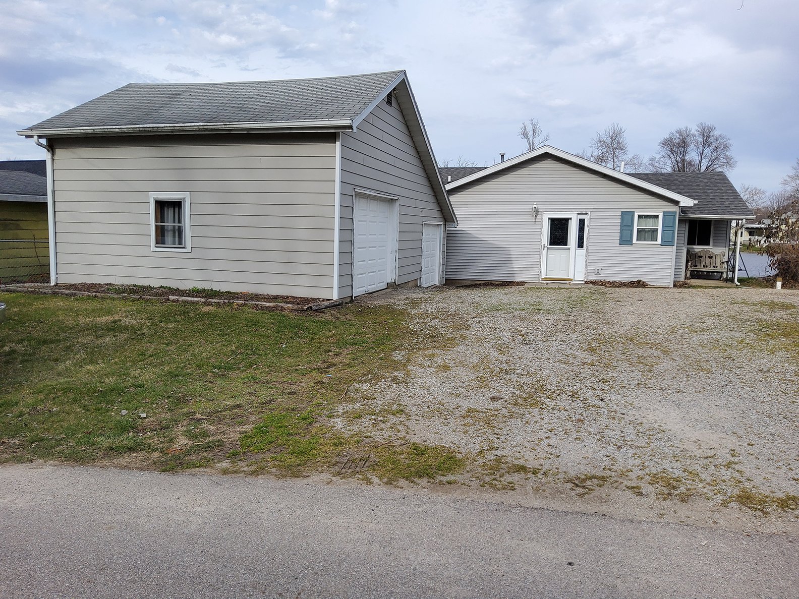 Property photo 8 - **SOLD BEFORE AUCTION** TIMED ONLINE ONLY REAL ESTATE AUCTION - LAKE FRONT HOME ON LOON LAKE IN WHITLEY COUNTY, INDIANA