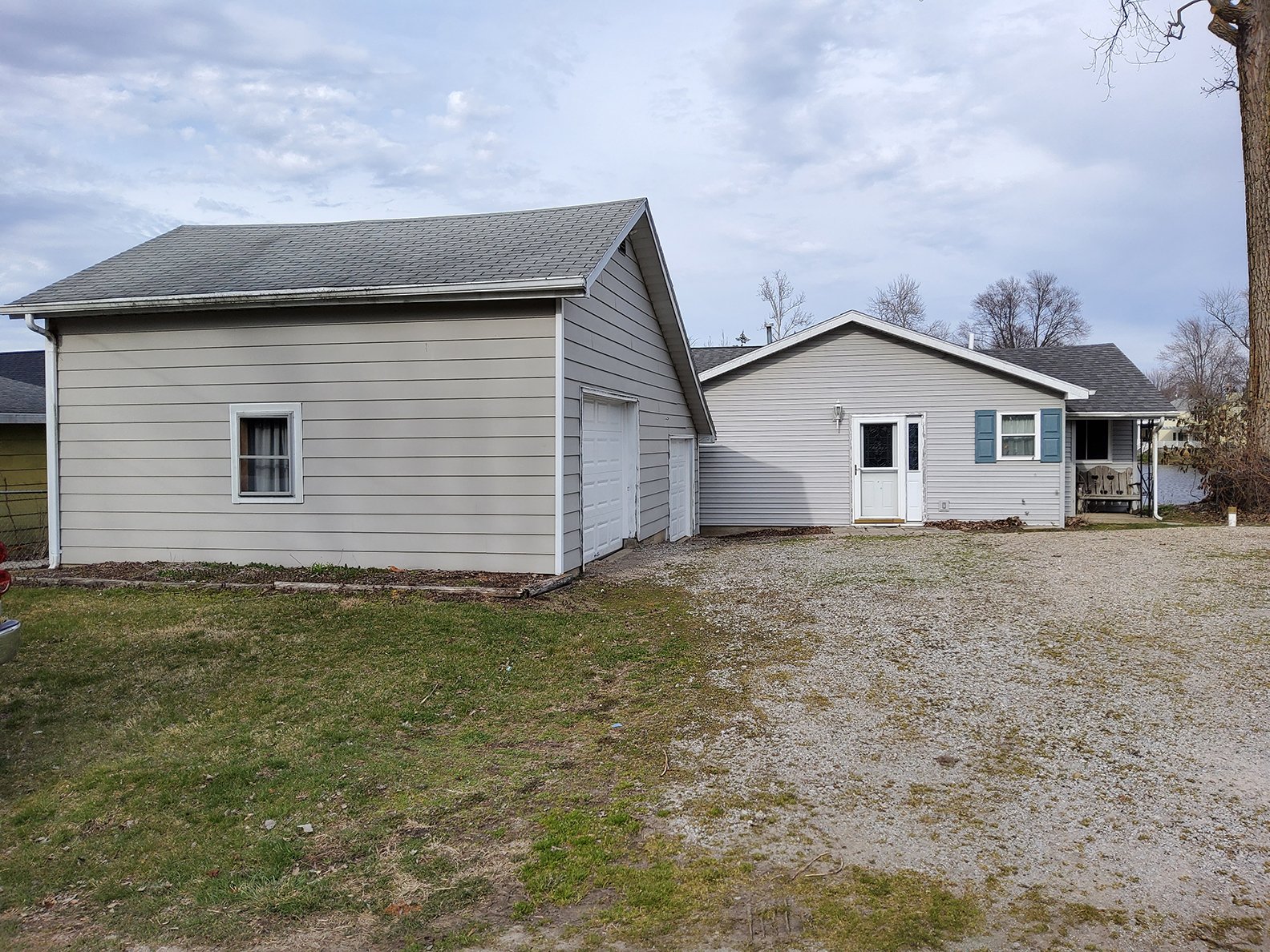 Property photo 9 - **SOLD BEFORE AUCTION** TIMED ONLINE ONLY REAL ESTATE AUCTION - LAKE FRONT HOME ON LOON LAKE IN WHITLEY COUNTY, INDIANA