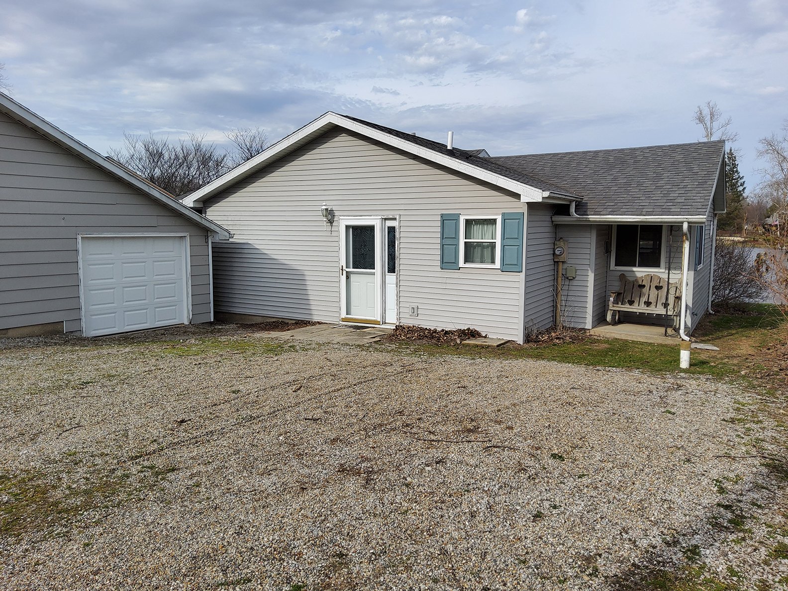 Property photo 13 - **SOLD BEFORE AUCTION** TIMED ONLINE ONLY REAL ESTATE AUCTION - LAKE FRONT HOME ON LOON LAKE IN WHITLEY COUNTY, INDIANA
