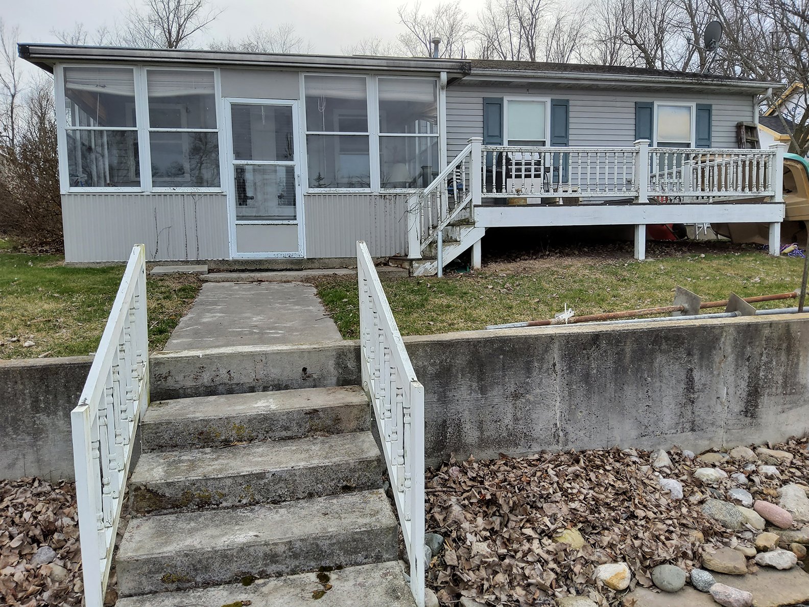 Property photo 2 - **SOLD BEFORE AUCTION** TIMED ONLINE ONLY REAL ESTATE AUCTION - LAKE FRONT HOME ON LOON LAKE IN WHITLEY COUNTY, INDIANA