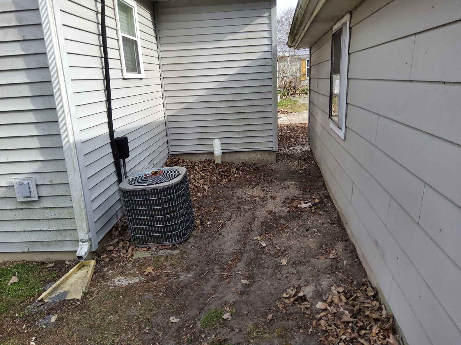 Property photo 32 - **SOLD BEFORE AUCTION** TIMED ONLINE ONLY REAL ESTATE AUCTION - LAKE FRONT HOME ON LOON LAKE IN WHITLEY COUNTY, INDIANA
