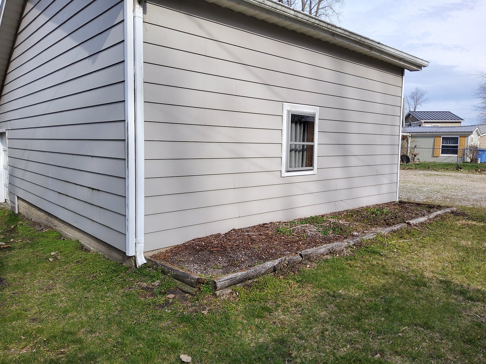 Property photo 36 - **SOLD BEFORE AUCTION** TIMED ONLINE ONLY REAL ESTATE AUCTION - LAKE FRONT HOME ON LOON LAKE IN WHITLEY COUNTY, INDIANA