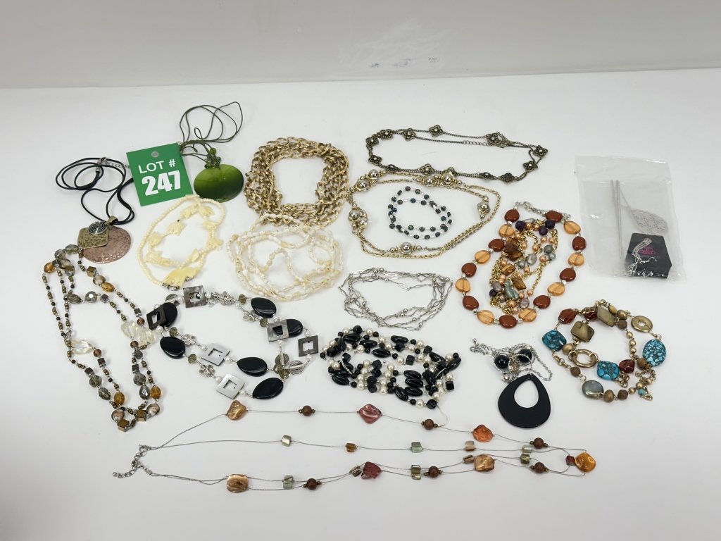 Property photo 18 - GLASSWARE & COLLECTIBLES AUCTION - TIMED ONLINE PERSONAL PROPERTY IN ALLEN COUNTY, INDIANA