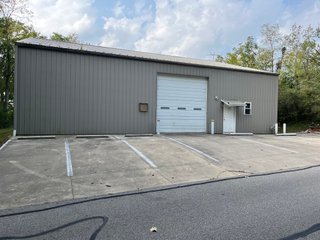 48'x 56' pole building, heated & insulated, 2 overhead doors, 1 bedroom apartment with kitchen & bath, or a great office area. Overhead storage area. 10 designated parking spots. Plenty of room for shop, hobbies or storage for RV's, cars or boats & an excellent business location.
 - REAL ESTATE FOR SALE - 1.63+/- ACRES IN WHITLEY COUNTY IN