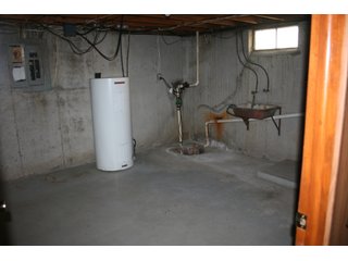 <li>2.58+/-Acres <LI>House <LI>Barn<LI>3 Bedrooms<LI>1 Bathroom<LI>Full Basement<LI>1196 Sq Feet<LI>2 Car Detached Garage<LI>60'x88' Pole Barn w/ 30' & 24' Doors - REAL ESTATE FOR SALE - 2.58+/- ACRES IN ADAMS COUNTY INDIANA