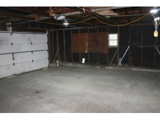 <li>2.58+/-Acres <LI>House <LI>Barn<LI>3 Bedrooms<LI>1 Bathroom<LI>Full Basement<LI>1196 Sq Feet<LI>2 Car Detached Garage<LI>60'x88' Pole Barn w/ 30' & 24' Doors - REAL ESTATE FOR SALE - 2.58+/- ACRES IN ADAMS COUNTY INDIANA