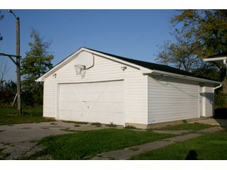 <li>2.58+/-Acres <LI>House <LI>Barn<LI>3 Bedrooms<LI>1 Bathroom<LI>Full Basement<LI>1196 Sq Feet<LI>2 Car Detached Garage<LI>60'x88' Pole Barn w/ 30' & 24' Doors - REAL ESTATE FOR SALE - 2.58+/- ACRES IN ADAMS COUNTY INDIANA