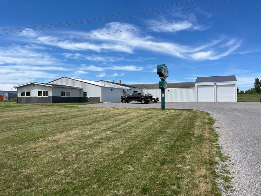 For sale: INDUSTRIAL BUILDING ON 1.58 ACRES IN WHITLEY COUNTY, INDIANA - .6 miles from U.S. 30