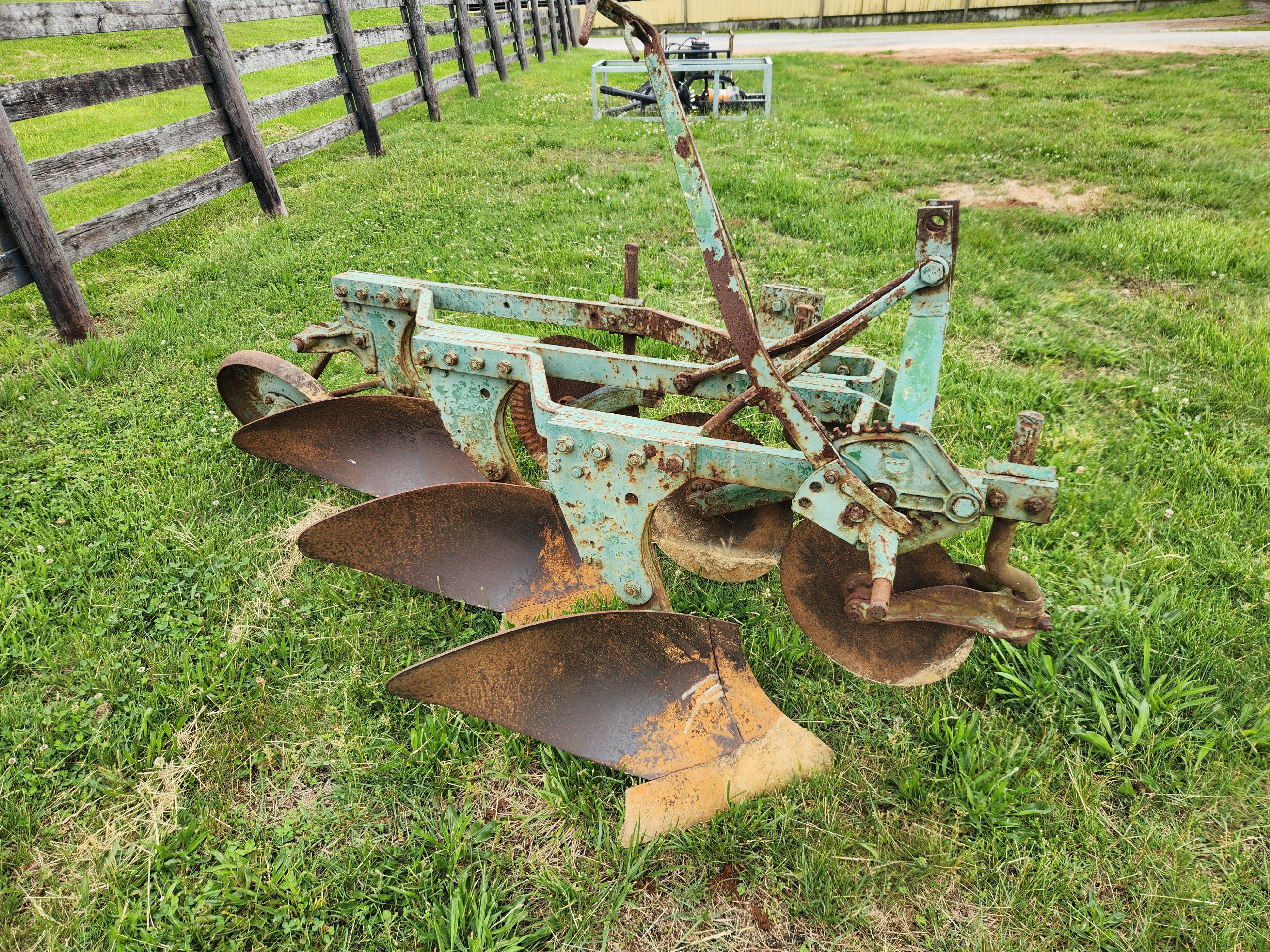 Property photo 10 - FARM EQUIPMENT AUCTION IN WARREN COUNTY, KENTUCKY
