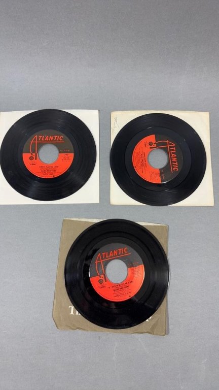 Property photo 205 - TIMED ONLINE ONLY MUSIC LEGENDS MEMORABILIA AUCTION IN ALLEN COUNTY INDIANA