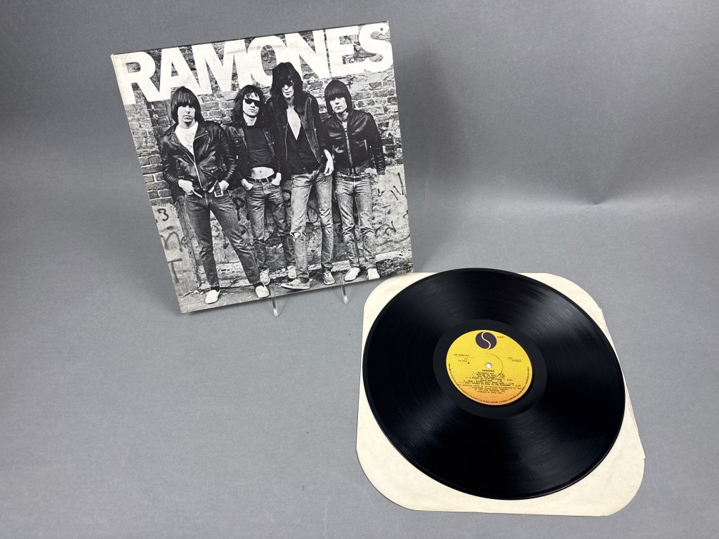 Property photo 305 - TIMED ONLINE ONLY MUSIC LEGENDS MEMORABILIA AUCTION IN ALLEN COUNTY INDIANA