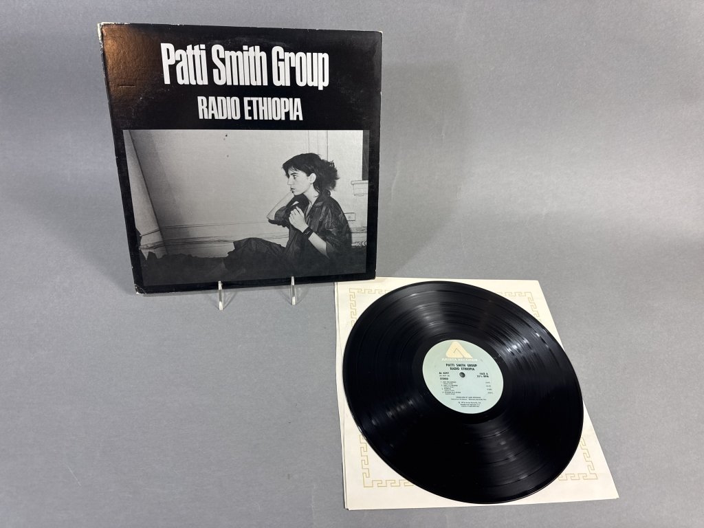 Property photo 414 - TIMED ONLINE ONLY MUSIC LEGENDS MEMORABILIA AUCTION IN ALLEN COUNTY INDIANA