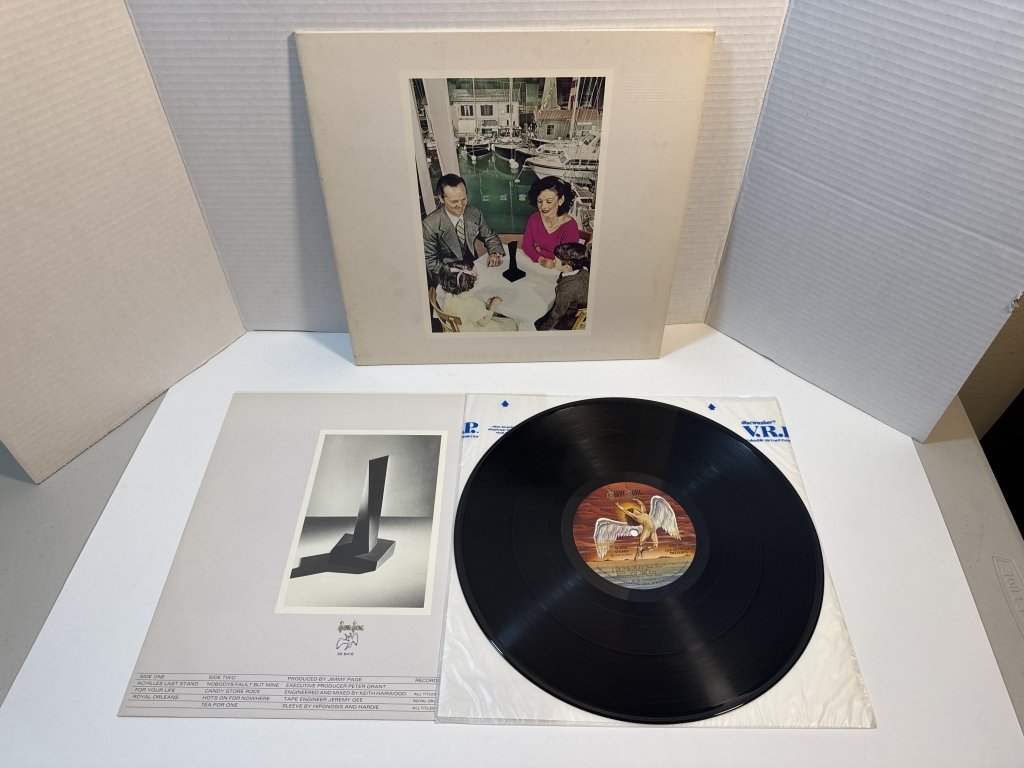 Property photo 454 - TIMED ONLINE ONLY MUSIC LEGENDS MEMORABILIA AUCTION IN ALLEN COUNTY INDIANA