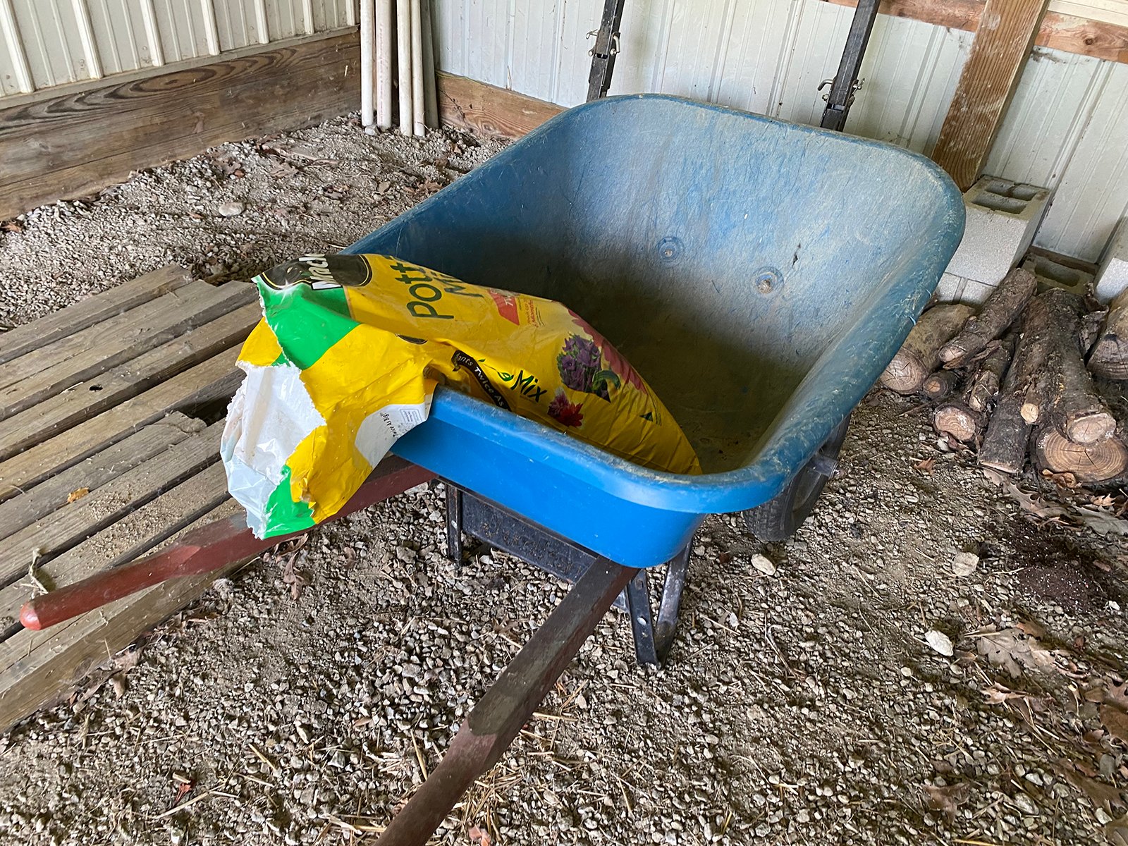 Property photo 4 - TIMED ONLINE ONLY PERSONAL PROPERTY AUCTION IN WELLS COUNTY INDIANA