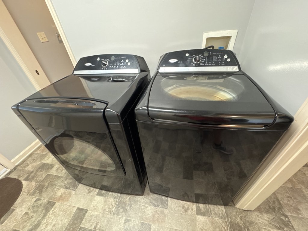 Property photo 84 - TIMED ONLINE ONLY PERSONAL PROPERTY AUCTION IN WHITLEY COUNTY, INDIANA