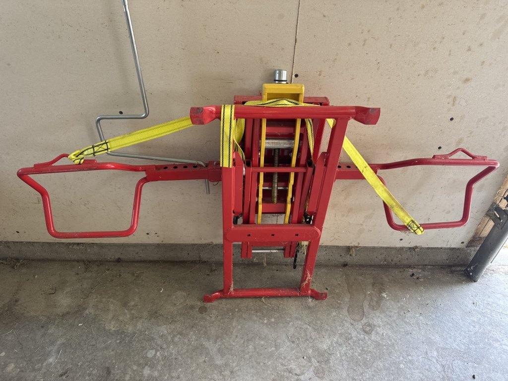 Property photo 119 - TIMED ONLINE ONLY PERSONAL PROPERTY AUCTION IN WHITLEY COUNTY, INDIANA