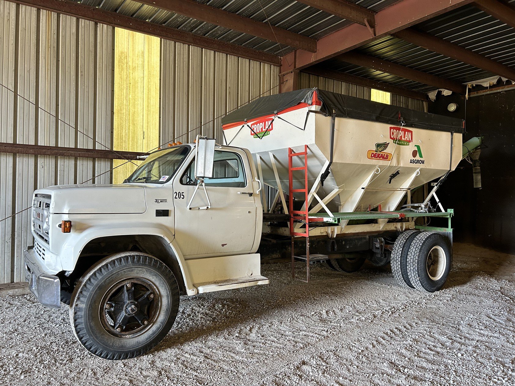 Property photo 13 - FARM EQUIPMENT AUCTION IN PULASKI COUNTY, INDIANA