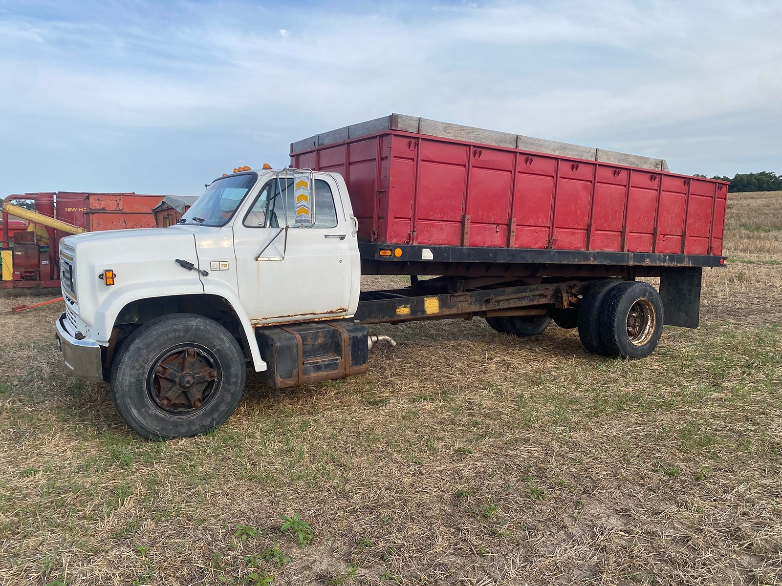 Property photo 2 - TIMED ONLINE ONLY FARM EQUIPMENT AUCTION IN LAGRANGE COUNTY, INDIANA
